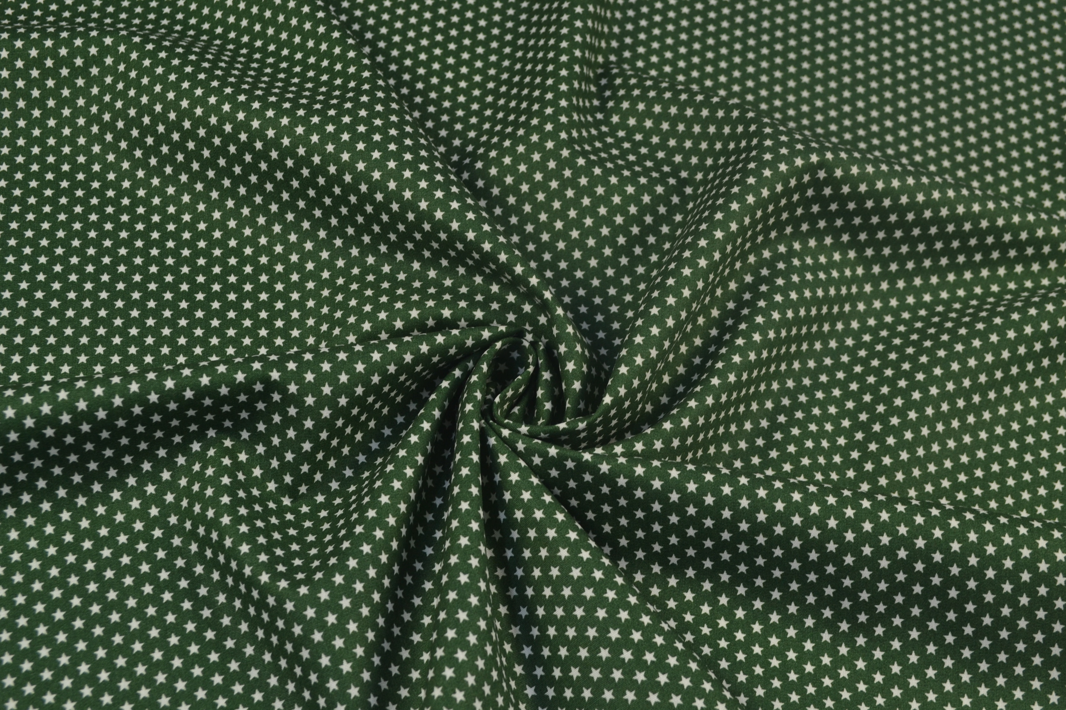 Baumwollstoff Popeline kleine Sterne, tannengrün