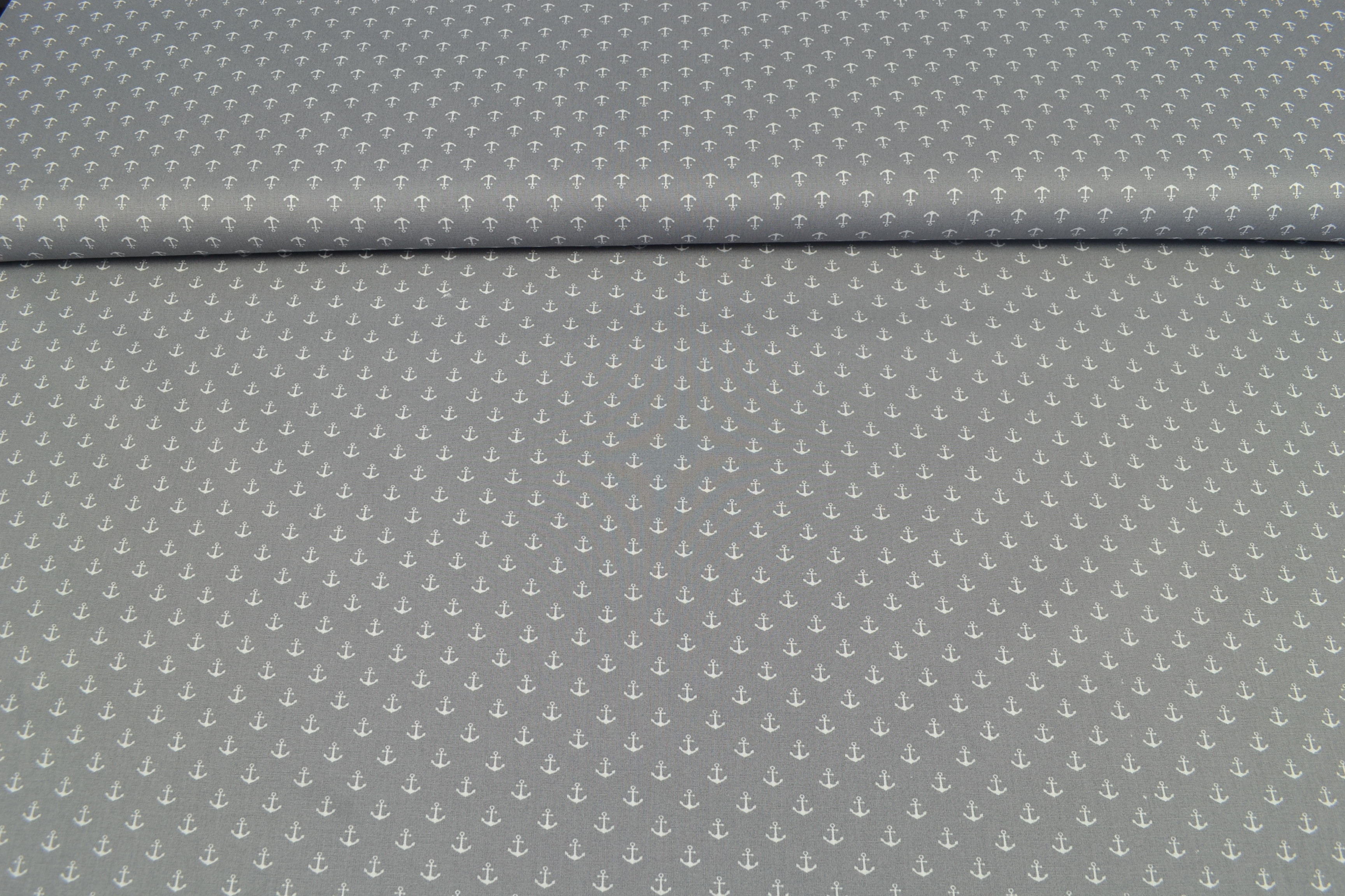 Baumwollstoff Popeline kleine Anker, grau