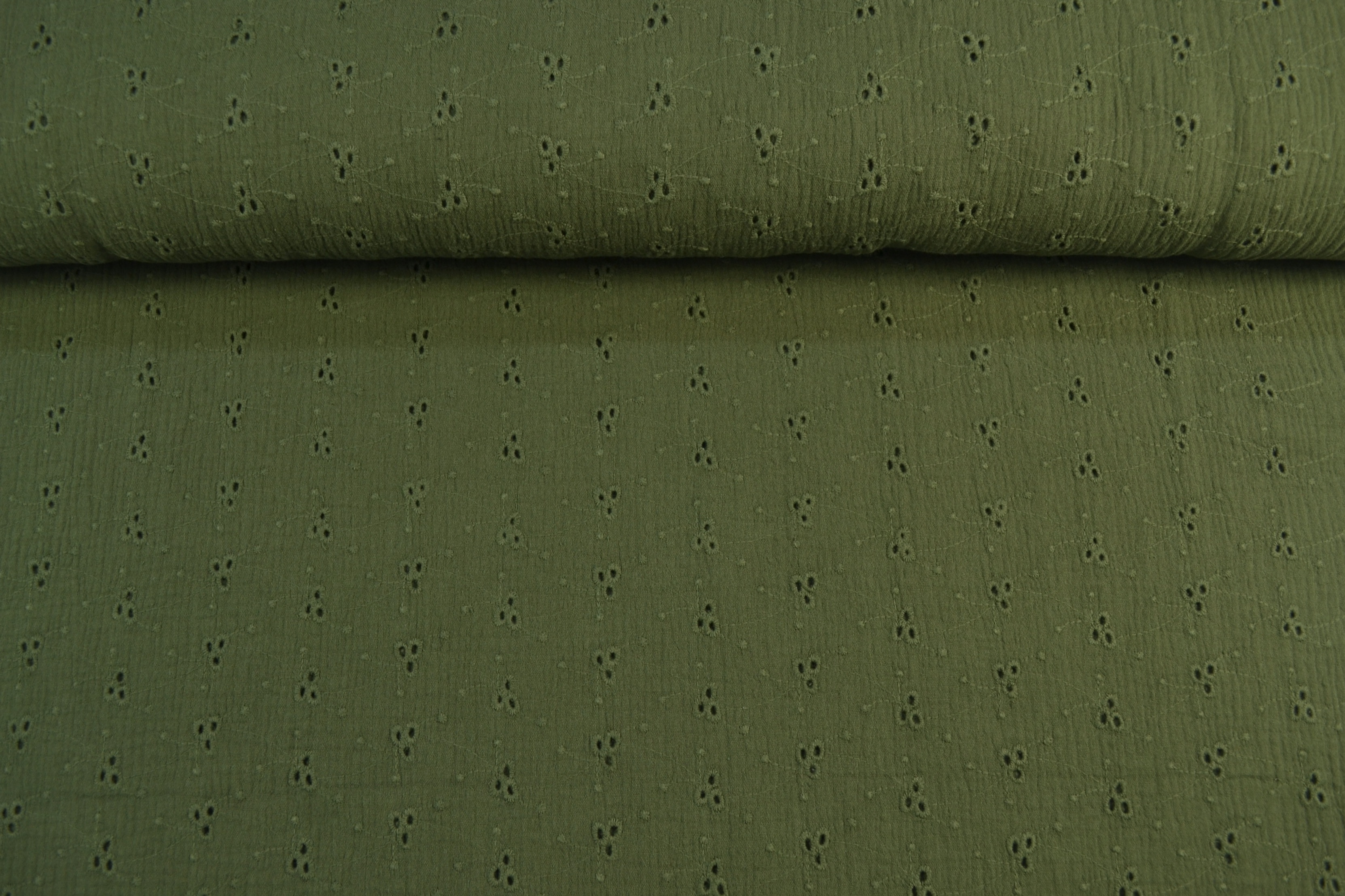 Baumwollstoff Musselin Double Gauze mit Stickerei, tannengrün
