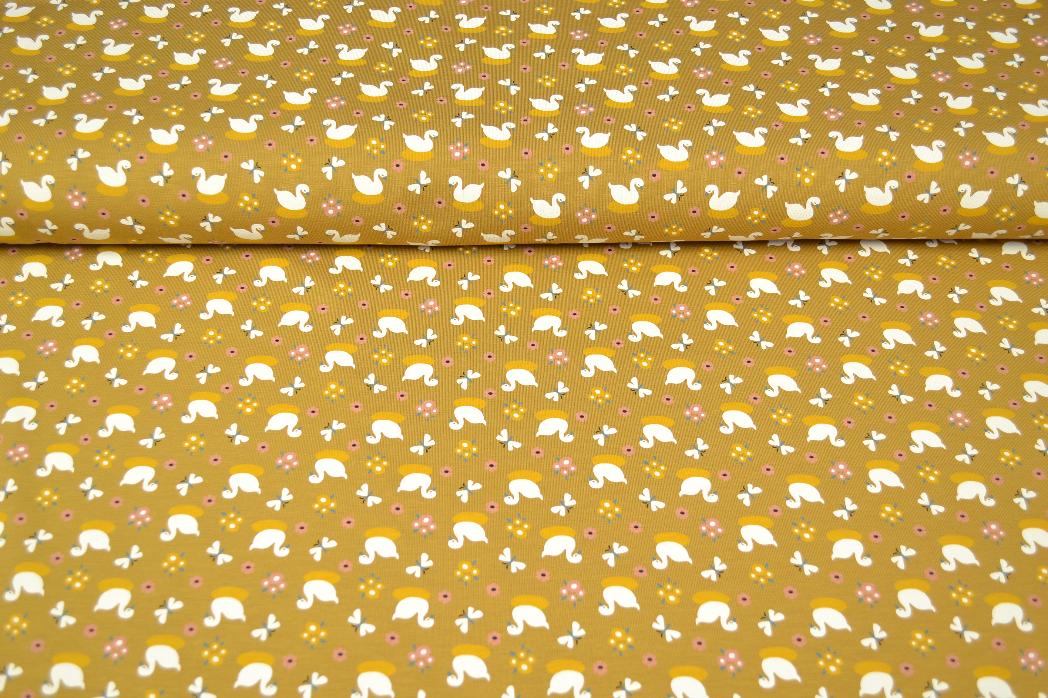 Baumwolljersey Bio-Organic Schwäne, senfgelb