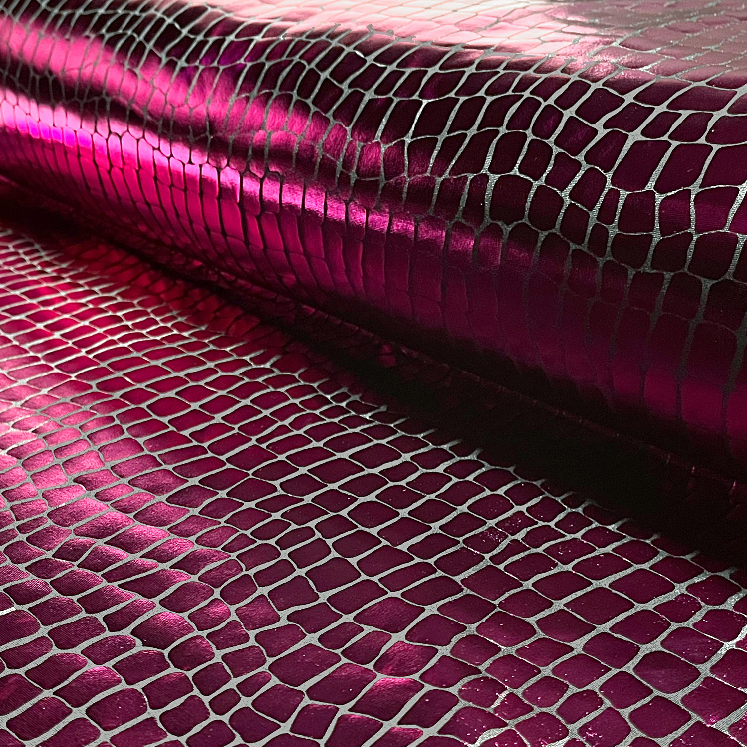 Lamé Stoff Foliendruck Krokodile Fuchsia